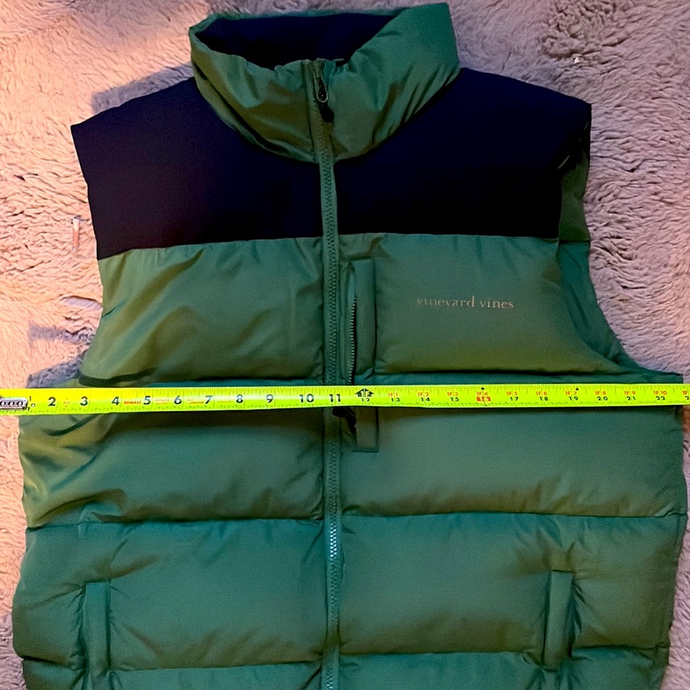 Vineyard Vines M down puffer vest - Picture 6 of 6